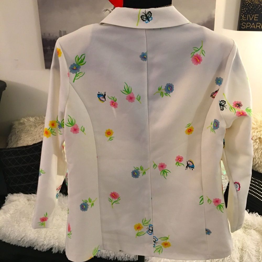 GORGEOUS One button, deep V butterfly 🦋 Blazer - Picture 4 of 7
